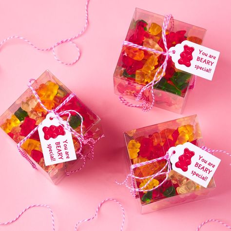 Gummy Bear Valentines, Small Valentines Gifts, Friend Valentine Gifts, Valentines Day Gifts For Friends, Teacher Valentine Gifts, Valentines Gift Box, Valentine Gifts For Kids, Anniversaire Harry Potter, Handcrafted Gifts