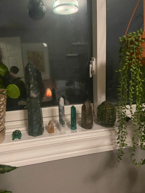 Crystal Windowsill, Crystals On Windowsill, Crystals Bathroom, Plant Rooms, Plants Crystals, Crystals Home Decor, Crystals Decor, Crystal Bathroom, Goofy Goober