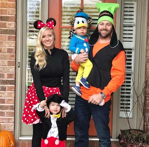 mickey mouse costumes Family Costumes For 4, Diy Family Costumes, Goofy Costume, Mickey Mouse Halloween Costume, Disney Family Costumes, Mickey Costume, Minnie Costume, Family Themed Halloween Costumes, Halloween Costumes For Family