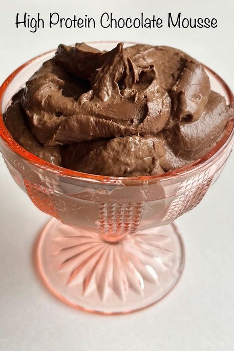 This high protein chocolate mousse is perfect if you're craving a rich dessert but also want to sneak in some extra protein. It's so delicious and easy to make. Protein Chocolate Mousse, Protein Vegan Recipes, Vegan Protein Cookies, Protein Dessert Recipes, Protein Dinner Recipes, Chocolate Peanut Butter Smoothie, Dark Chocolate Mousse, High Protein Desserts, Protein Chocolate