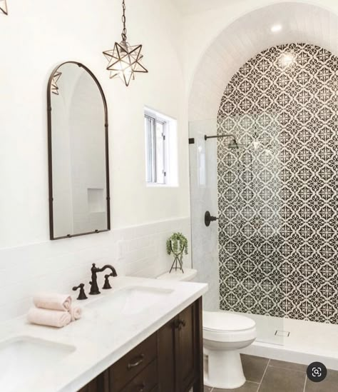 Spanish Revival Bathroom, Spanish Style Home Interior, Spanish Style Bathrooms, Spanish Bathroom, Wall Arch, Modern Hacienda, Spanish Home Decor, Spanish Revival Home, Hacienda Style Homes