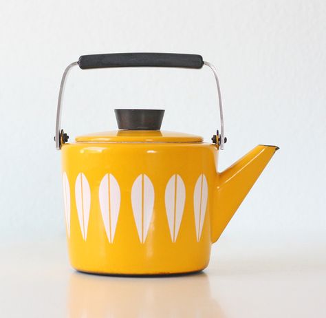 Retro Teapot, Yellow Teapot, Yellow Label, Lotus Pattern, Tea Kettles, Yellow Tea, Deco Retro, Vintage Kitchenware, Chocolate Pots