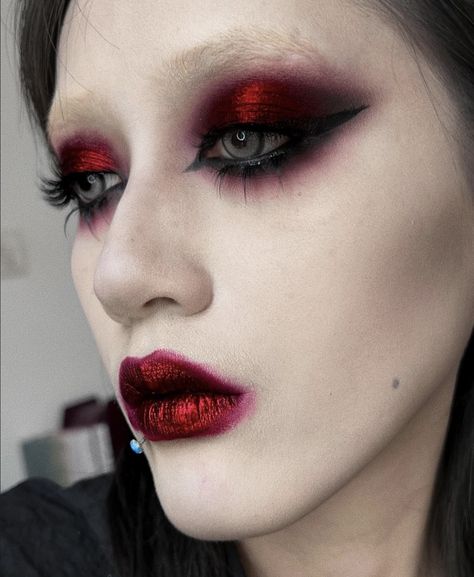 Black Red Eyeshadow, Christmas Goth Makeup, Blood Eye Makeup, Halloween Dark Makeup, Vampire Red Eyes, Dark Hair Red Lips, Vampire Inspired Makeup, Goth Red Hair, Spooky Makeup Looks