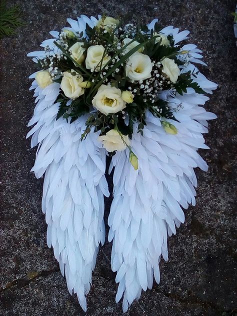 Angel wings, .handmade for a funeral Casket Flowers, Gravesite Decorations, Diy Christmas Wreaths Ideas, Grave Flowers, Christmas Wreaths Ideas, Christmas Wreaths Diy Easy, Cemetery Decorations, Grave Decorations, Christmas Ornament Wreath