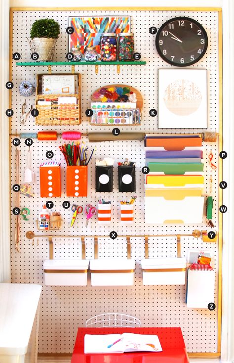 pegboard2 Pegboard Playroom Ideas, Diy Wall Organization, Diy Peg Board Ideas, Peg Board Art Supplies, Peg Board Kids Room, Wall Storage Office, Craft Pegboard, Crafts Station, Pegboard Shelves