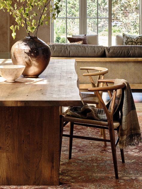 Dining Table Oak, Soho Farmhouse, Country Dining, Soho Home, Rustic Dining Room, Living Room And Dining Room, Soho House, Oak Table, Oak Dining Table