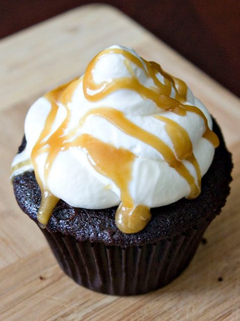 Caramel Frapacuino Cupcakes Guinness Cupcakes, Caramel Frappuccino, Cupcakes With Cream Cheese Frosting, Decadent Chocolate Cake, Best Chocolate Cake, Dessert Cupcakes, Yummy Cupcakes, Decadent Chocolate, Chocolate Cupcakes