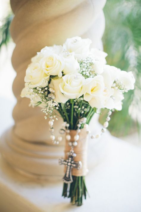 Bouquet With Rosary, Bridal Rosary, Bouquet Of White Roses, Summer Bridal Bouquet, Wedding Suggestions, Ideas Matrimonio, Small Wedding Bouquets, Fall Wedding Bridesmaids, Simple Wedding Bouquets