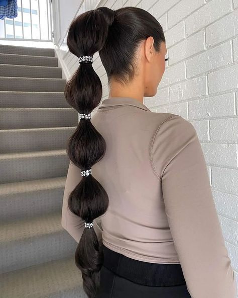 20 Bubble Ponytail Hairstyles + Easy Tutorial Bubble Ponytail Hairstyles, Quick Weave Styles, Weave Ponytail, Bubble Ponytail, Ponytail Hairstyles Easy, Straight Ponytail, Weave Styles, Frontal Hairstyles, Frontal Closure