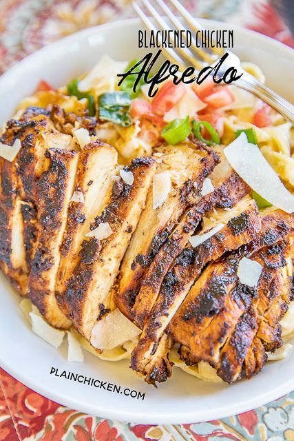 Blackened Chicken Alfredo Chicken Alfredo Instant Pot, Fettuccine Alfredo Sauce Recipe, Blackened Chicken Alfredo, Garlic Alfredo Sauce, Chicken Marinate, Food Entrees, Fettuccini Alfredo, Pasta Homemade, Chicken And Pasta