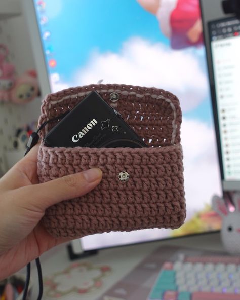 coquette digital camera pouch 🌸 one of the first pieces i free handed! . . . #coquette #digitalcamera #crochet #crochetpouch #crochetaddict #crochetersofinstagram Digital Camera Crochet Pouch, Crochet Digital Camera Case, Crochet Camera Pouch, Crochet Camera Case, Crochet Camera Bag, Camera Crochet, Camera Pouch, Crochet Case, Crochet Pouch