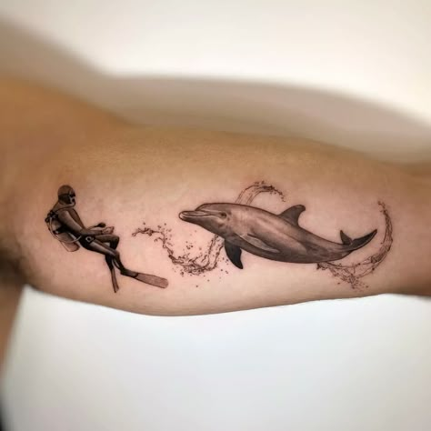 Dolphin Leg Tattoo, Dolphin Tattoo Realistic, Dolphin Tattoo For Men, Diving Tattoos For Men, Underwater Tattoo Ideas, Dolfin Tattoo Ideas, Dolphin Tattoo Men, Dolphine Tattoos, Sea Tattoo Men