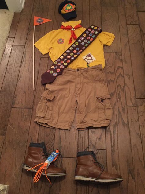 Russell Costume Up, Russel Halloween Costume, Russel From Up Costume, Russel Costume, Disfraz Up, Russell Up Costume, Russell Costume, Easy Mens Halloween Costumes, Homemade Pins