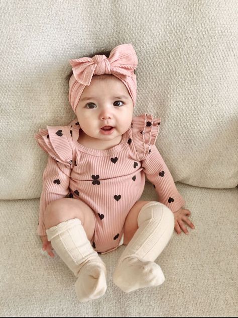 Cute Baby Girl Photoshoots, Ootd Baby Girl, Baby Girl Cute Outfits, Baby Outfits Girl, 7 Month Baby, New Born Baby Girl, Baby Dress Clothes, 7 Month Old Baby