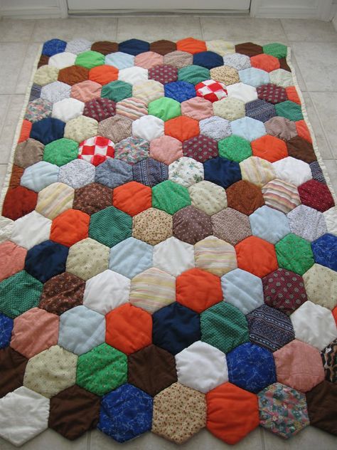 hexagon puff Hexagon Puff Quilt, Octagon Quilt, Biscuit Quilt, Hexagon Quilts, Guest Room Bed, Puff Quilt, Hexagon Quilt, Stitch Crochet, Fabric Inspiration