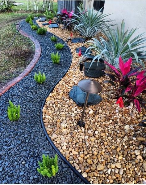 White And Black Rocks Landscaping Ideas, Two Tone Rock Landscaping, Black And White Stone Landscaping, Black Slate Rock Landscaping, Gravel Flower Bed Ideas, Landscaping Rocks Instead Of Mulch, Zero Scape Landscaping Front Yards, Rock Mulch Landscaping, Black Lava Rock Landscaping