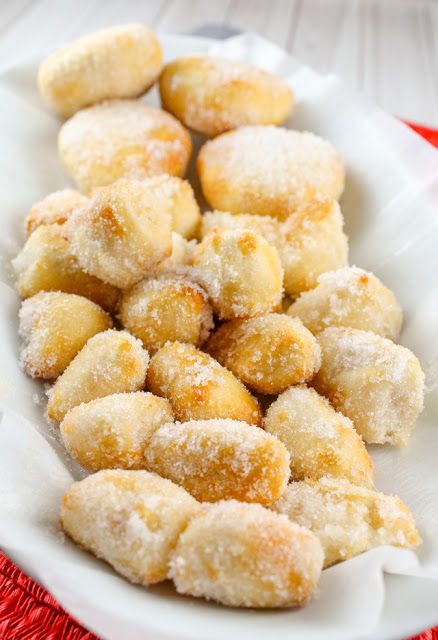 I love those sugar donuts at the Chinese Buffet - and not only did I make them at home - I made them in my air fryer! They're light, fluffy and done in minutes! It's a great (cheap) fun dessert! #copycat #chinesebuffet #sugardonuts #airfryer Air Fryer Chinese Donut Recipes, Biscuit Donuts Recipe Air Fryer, Biscuit Donuts In Air Fryer, Bisquick Donuts Air Fryer, Air Fry Biscuit Doughnut, Chinese Donuts, Grand Biscuit Recipes, Crab Casserole, Biscuit Dough Recipes