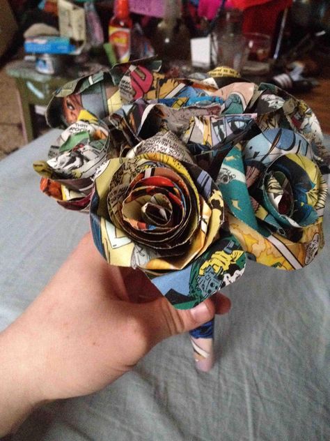 comic book roses I made for my girlfriend for valentines day Lord Of The Rings Inspired Bouquet, Marvel Wedding Table Numbers, Marvel Themed Wedding Centerpieces, Board Games Wedding Centerpieces, Books Wedding Centerpieces, Marvel Sweet 16 Party, Game Wedding Centerpieces, Centerpieces Books, Comic Wedding