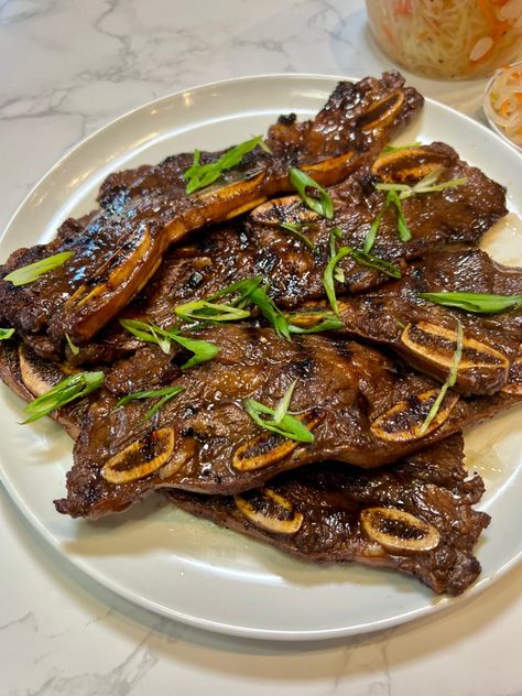 Popular Filipino Dishes, Filipino Bbq Recipes, Homemade Filipino Food, Filipino Ribs Recipe, Filipino Short Ribs, Filipino Thanksgiving Food, Filipino Dinner Ideas, Filipino Ulam Ideas, Filipino New Years Eve Food