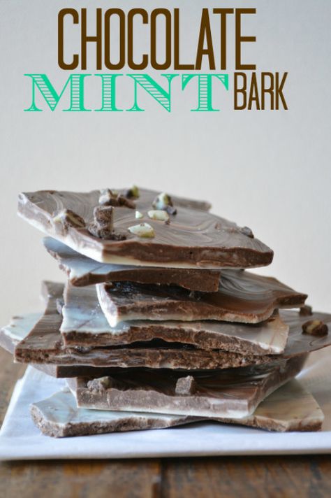 Chocolate mint bark. Make this for the holidays. perfect for a party or to give as a neighbor gift #recipe #christmas #holiday Mint Bark, Bake Sale Desserts, Christmas Yummies, Bark Recipe, Chocolate Mint, Peppermint Patties, Homemade Candies, Easy Treats, Milk Chocolate Chips