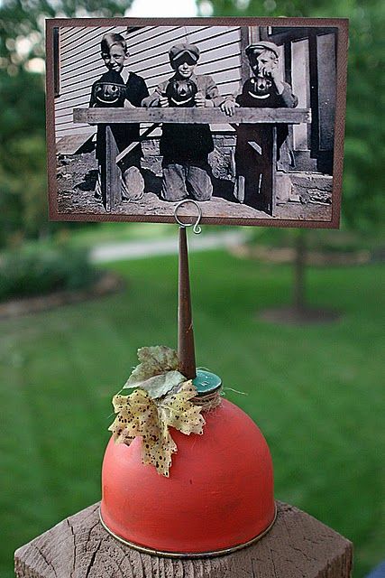 Can Pumpkin, Vintage Oil Cans, Pumpkin Photos, Fun Pumpkins, Diy Oils, Picture Holders, Photo Holder, Photo Holders, Upcycled Crafts