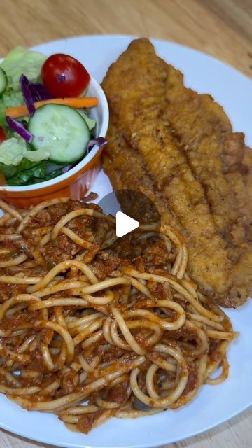 Raven Hall on Instagram: "Fried Catfish & Spaghetti 🤤😋 All I know is when my mama made spaghetti that meant we was about to eat it for the next few days so my kids better be ready 😂😂 @carbonefinefood #cooking #cookingathome #cookingtime #cookingwithlove #delicious #dinner #eat #eating #food #foodblogger #foodie #foodies #foodlover #foodporn #foods #foodstagram #homecooking #homemade #instafood" Catfish And Spaghetti Dinners, Fish And Spaghetti, Catfish Dinner, Spaghetti Dinner, Fried Catfish, Eating Food, Delicious Dinner, Be Ready, Catfish