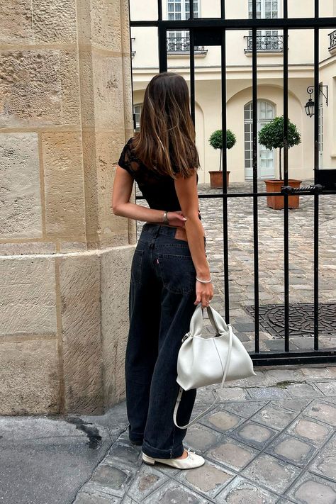 @carlotapitarch wearing bag Numéro Neuf - Chalk Edition Polene Numero Neuf Bag Outfit, Polene Neuf Outfits, Polene Numero Neuf Outfit, Polene Bag Neuf, Polene Bag Numero Neuf, Songmont Luna Bag Outfit, Polene Outfit, Dumpling Bag Outfit, Polene Numero Dix Bag