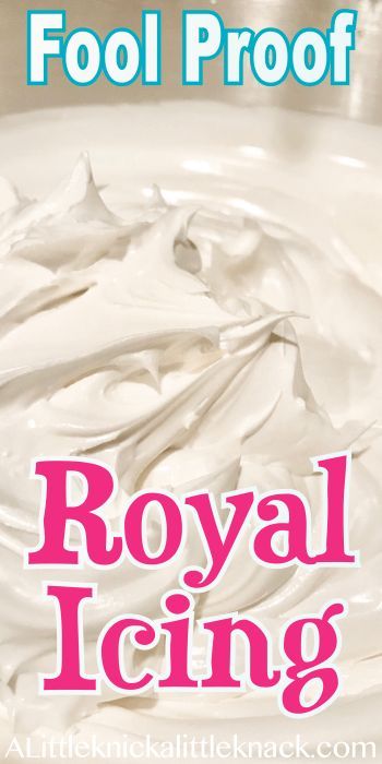 Easy fool proof royal icing perfect for your holiday sugar cookies. Best Royal Icing Recipe, Sugar Cookie Icing Recipe, Easy Royal Icing Recipe, Royal Recipe, Cookie Icing Recipe, Holiday Sugar Cookies, Best Sugar Cookie Recipe, Sugar Cookie Icing, Icing Frosting