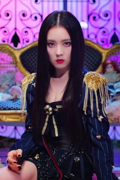 Irene Monster Outfit, Seulgi Irene Monster, Irene Monster, Seulgi Monster, Redvelvet Irene, Irene Seulgi, Kpop Girl Bands, Red Velvet Irene, Photoshoot Concept