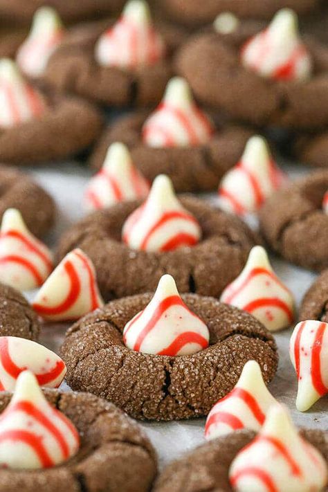 Peppermint Cookies Christmas, Hershey Kiss Cookies Recipe, Thumbprint Cookies Hershey Kiss, Kiss Cookies Recipe, Cookies Thumbprint, Kiss Cookie Recipe, Hershey Kiss Cookies, Chocolate Thumbprint Cookies, Chewy Chocolate Cookies