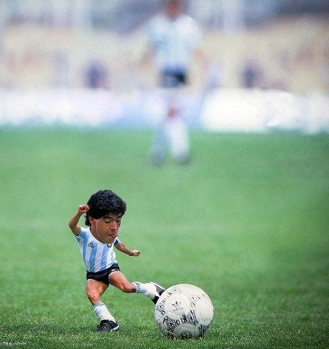 Mini Messi, Funny Soccer Pictures, Inter Milan Logo, Funny Football Pictures, Messi Y Cristiano, Lionel Messi Fc Barcelona, Mini Football, Mini Footballs, Football Images