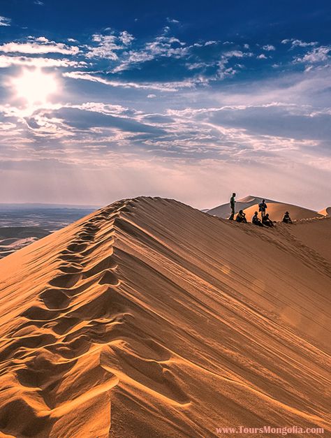 GOBI DESERT An ancient sea bed Mongolian Gobi is the one of beautiful place to visit in Mongolia and National Geographic Travel's one of most reccommended top travel destinations in the world. Semi desert landscape-Gobi occupies whole territory of Southern Mongolia. Mongolia Travel, Desert Photos, Desert Pictures, Sea Bed, Altai Mountains, Gobi Desert, Asian Countries, Place To Visit, Top Travel Destinations