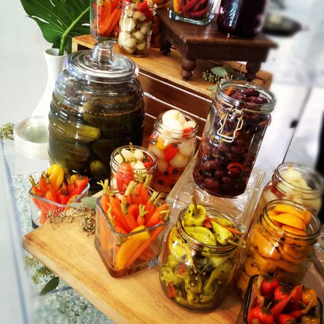 Love this idea!!! Pickle bar Pickle Bar, Food Bar Ideas, Unique Wedding Food, Tuscan Table, Bar House, Olive Bar, Potato Bar, Wedding Cake Prices, Wedding Food Drink