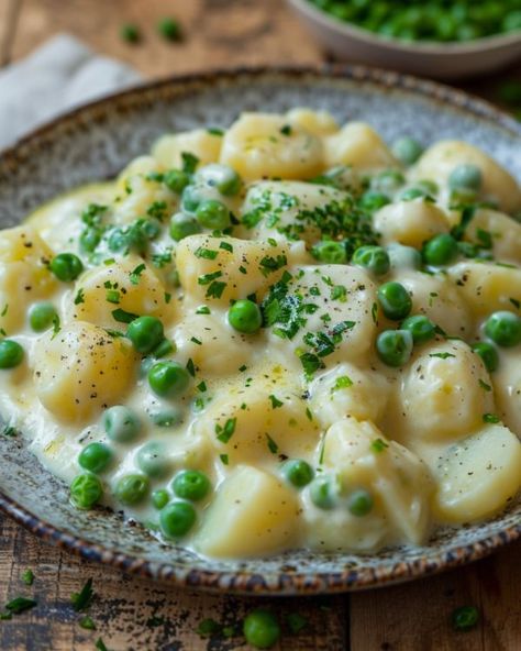 Creamed Peas And Potatoes, Best Chicken Wing Recipe, Potatoes And Peas, Southern Mama, Creamed Peas, Pork Salad, Food For The Soul, Juicy Pork Chops, Creamed Potatoes