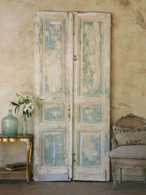 Salvaged Doors - French Shabby Chic Style Decorating - via Belle Escape Coffee Warehouse, Shabby Chic Francese, Muebles Shabby Chic, Antique French Doors, Salvaged Doors, Vibeke Design, Decoration Shabby, Rustic Exterior, Colors Wall