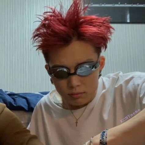 Jongho ateez funny meme red hair sunglasses Jongho Ateez Funny, Ateez Funny, Jongho Ateez, What Do You Meme, Pirate Kids, Choi Jong-ho, Sea Wallpaper, Fandom Kpop, Funny Kpop Memes