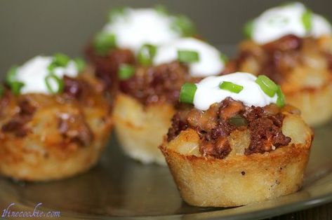 Dessert Chili, Mac And Cheese Cupcakes, Savory Cupcakes, Appetizer Dessert, Chili Cheese Fries, Savory Muffins, Muffin Tin Recipes, Savory Food, Chili Cheese