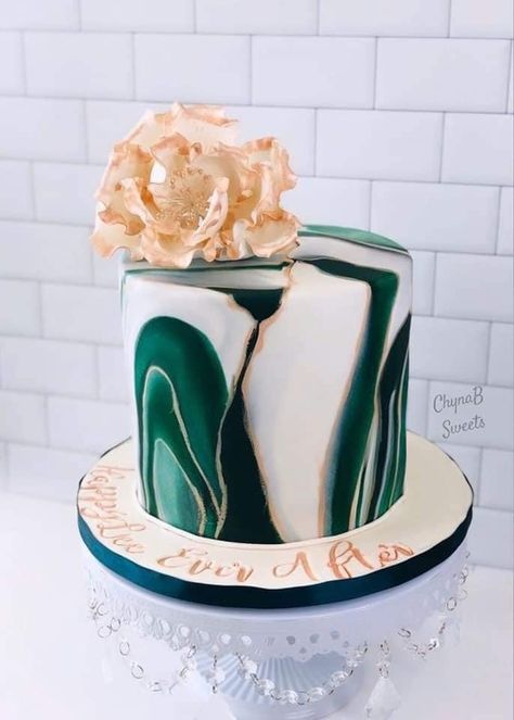 Green And Gold Marble Cake, Green White And Gold Cake, Green And Gold Cake Birthday, Green Marble Cake, Green And Gold Cake, Marble Wedding Cake, Green Birthday Cakes, Rose Gold Cake, Green Wedding Cake