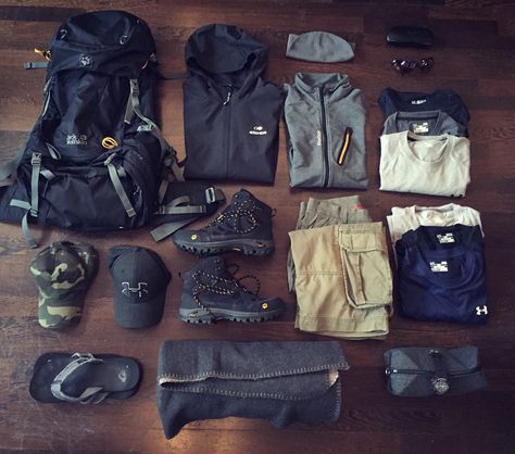 Backpack essentials. Under Armour, Jack Wolfskin, Eider, Quicksilver Navi Outfits, Backpack Essentials, Travel Pack, Workwear Fashion, Emo Fashion, Jack Wolfskin, Gentleman Style, Sport Wear, Eileen Fisher