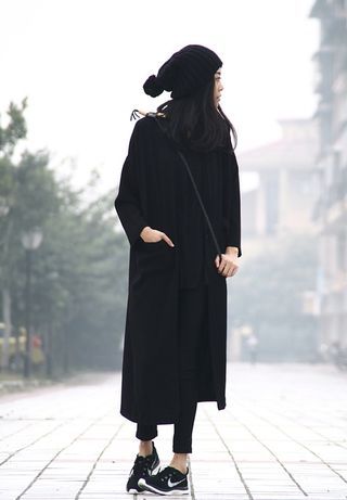 Photo | Saturday Morning Breakfast Cereals | Bloglovin' Long Black Coat, Fashion Office, Mode Inspiration, Outfit Casual, Nike Outfits, Long Black, Outfits Casuales, Black Outfit, Wearing Black