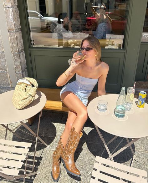 Jacquie Alexander, London Summer, Bella Hadid Outfits, European Summer Outfits, Celebrity Trends, Fire Fits, Material Girl, Cute Sets, Instagram Foto