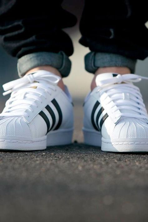 Adidas Superstar Outfit Men, Adidas Shoes Mens Sneakers, Adidas Outfit Men, Adidas Superstar Outfit, Superstar Outfit, Adidas Star, Look Adidas, Adidas Shoes Mens, Run Dmc