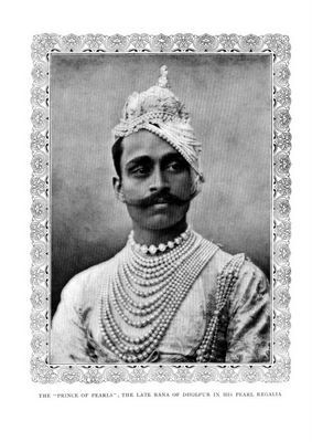 Pearls: DON'T assume that pearls are for females only check out this picture of Rana of Dholphur in Pearl Regalia Pearls On Men, Men In Pearls, Mens Pearls, Men Wearing Pearls, Men Pearls, Mens Pearl Necklace, Simple Pearl Necklace, Pearl Cufflinks, Nostalgic Images