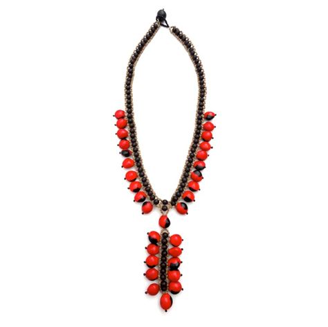 Awajún Naya Beaded Necklace. Give RED for the Holidays! http://orgbyvio.com/#!/~/category/id=4217725=0=normal ♥ Amazon Traditional Beaded Necklace. Fine Beaded Eco Jewelry by Amazon Artisans. Wishing you all a magical Holiday month! Peruvian Art, Gypset Style, The Amazon Rainforest, Eco Jewelry, Beaded Necklace Patterns, Fashion Beads, Chic Bohemian, Necklace Patterns, Amazon Rainforest