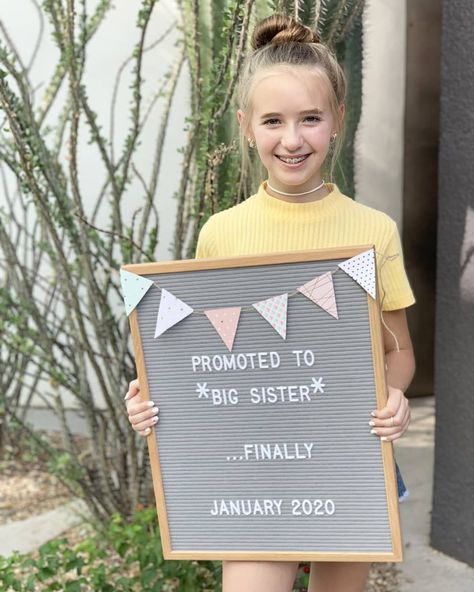 Older Big Sister Announcement, Finally A Big Sister Announcement, Upgraded To Big Sister, Promoted To Big Sister Photoshoot, Big Sister Christmas Announcement, Big Sister Reveal Ideas, Baby 2 Announcement Ideas Big Sister, Pregnancy Announcement With Big Sister, Big Sister Announcement Ideas