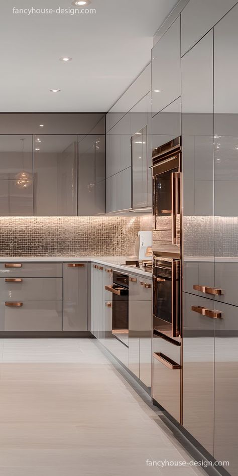 The premium kitchen features top-tier appliances and finishes, making it both functional and elegant. Luxuries Kitchen, Lavish Kitchen, Modern Kitchen Islands, Fancy House Design, Marble Interior Design, Modern Luxury Kitchen Design, Fancy Kitchen, Luxury Mansions Interior, Modern Luxury Kitchen