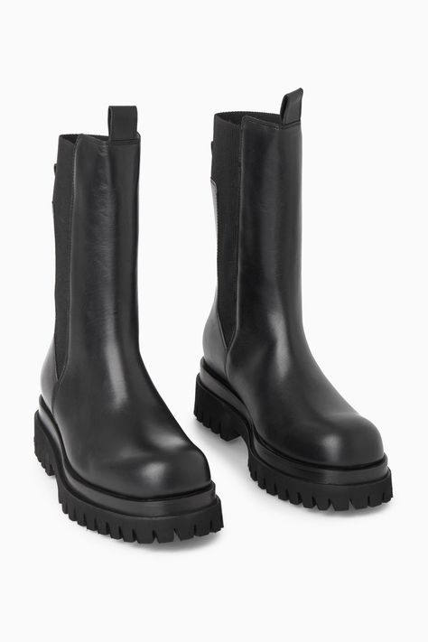 Chunky Boots Outfit, Cos Shoes, Stylish Footwear, Black Heel Boots, Black Chelsea Boots, Leather Chelsea Boots, Boots Leather, Leather Boot, Chunky Boots