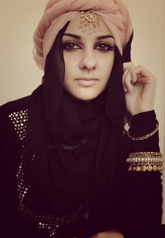 Chic Royal Arabic hijab Arabic Hijab Style, Arabic Hijab, Hijab Stile, How To Wear Hijab, Arab Style, Turban Hijab, Hijab Designs, Mode Hijabi, Arabic Style