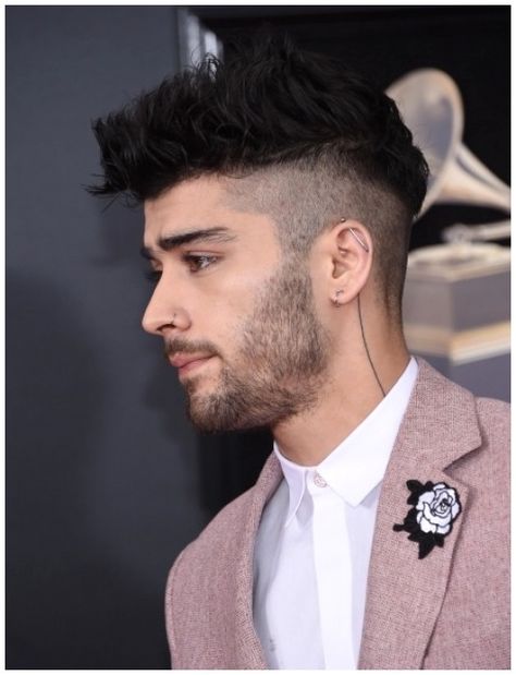 Zayn Malik Haircuts: Features + Easy Tutorial Zayn Malik Haircut, Hairstyles Zayn, Uk Boys, Zayn Malik Photoshoot, Drew Taggart, Zayn Malik Hairstyle, Zayn Malik Style, Curly Hair Trends, Zayn Malik Photos