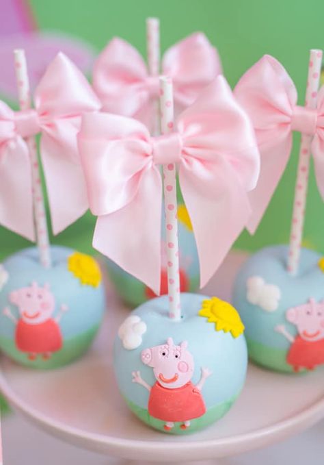 Apple Rice Krispie Treats, Pig Birthday Party Decorations, Pig Cake Pops, Peppa Pig Fairy, Pig Birthday Decorations, Apple Rice, Peppa Pig Happy Birthday, Birthday Party Sweets, Bolo Da Peppa Pig